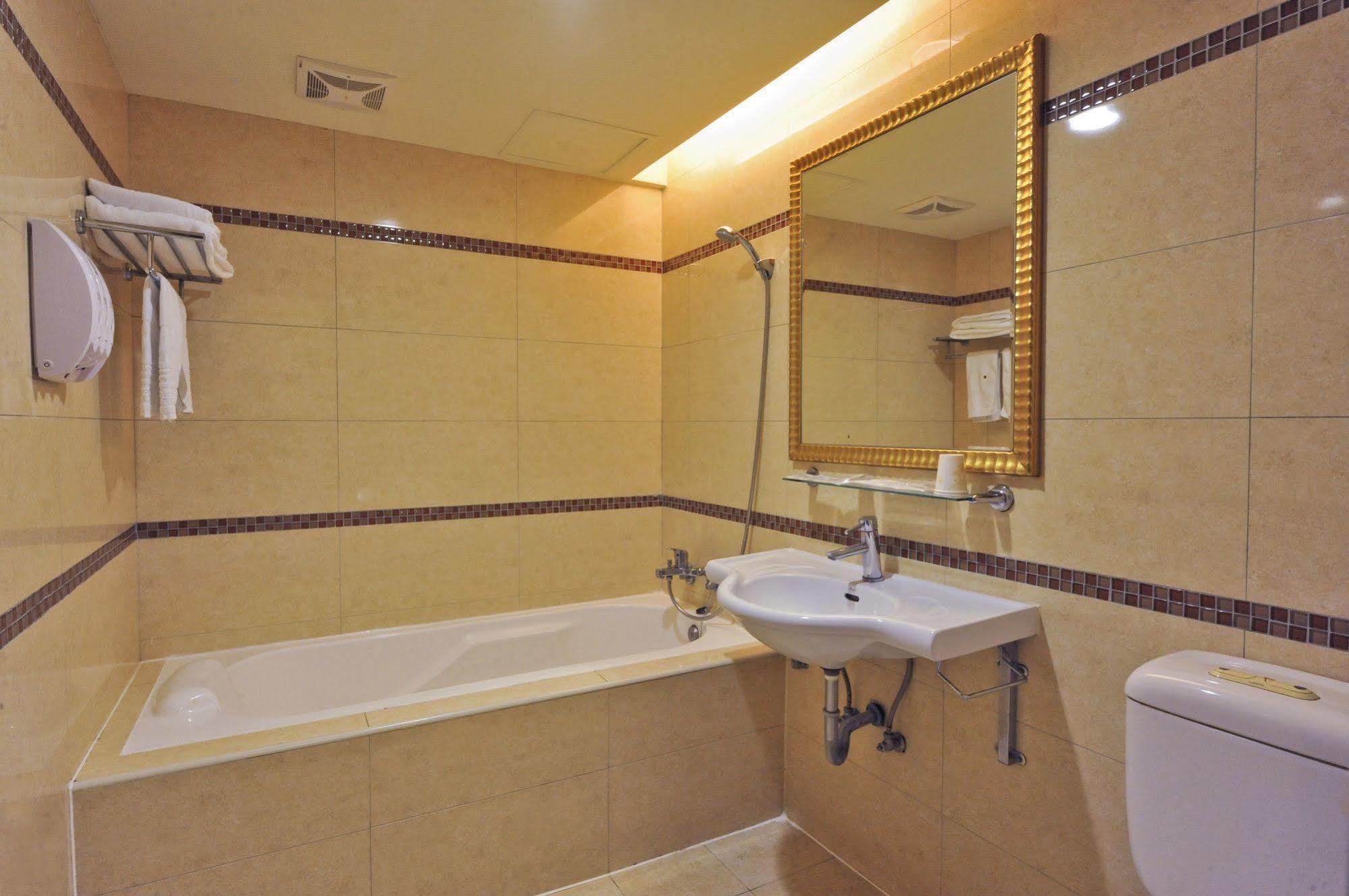 Carnival Motel ไทเป ภายนอก รูปภาพ