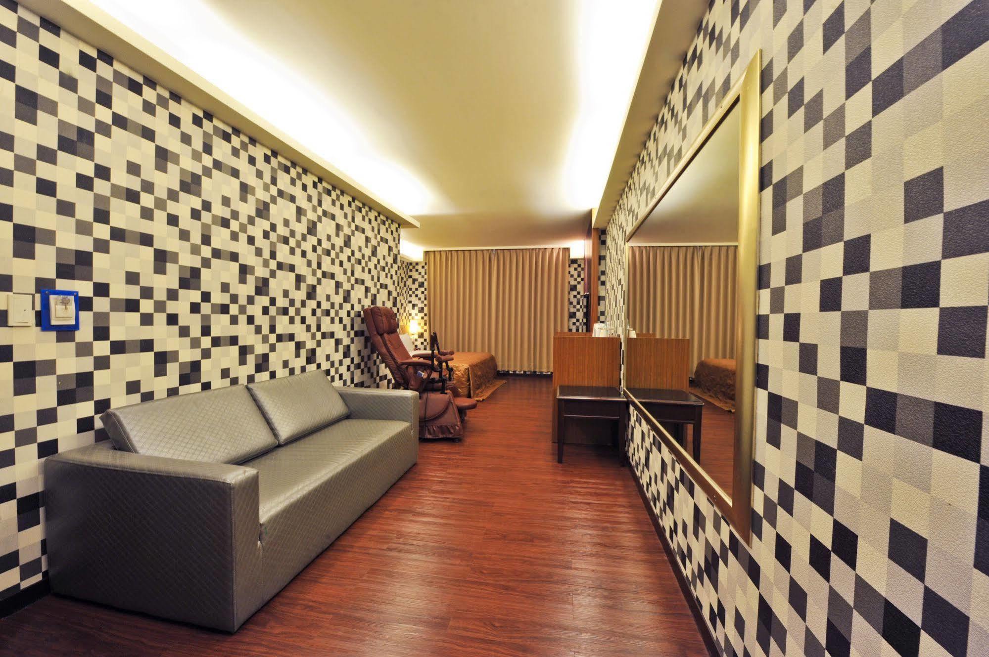 Carnival Motel ไทเป ภายนอก รูปภาพ